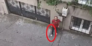 Bursa’da akrabasının evine balta fırlattı, satırla tehdit etti