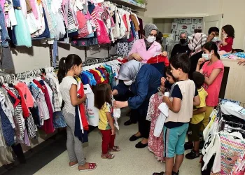 Bursa Yıldırım’da 600 çocuğa bayramlık
