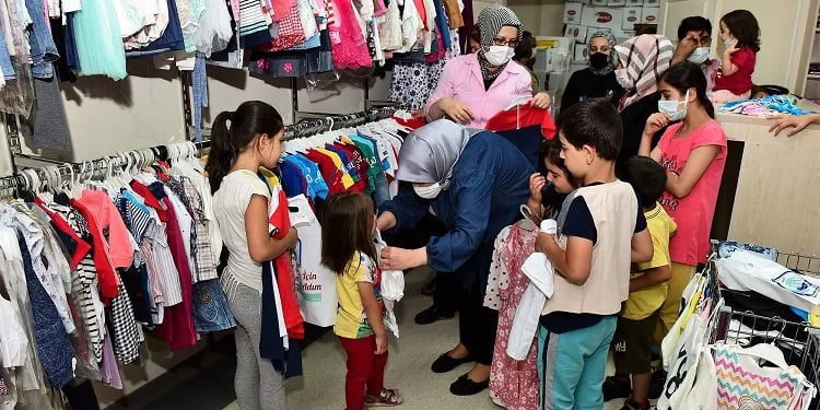 Bursa Yıldırım’da 600 çocuğa bayramlık