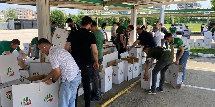 Bursaspor’dan, 500 aileye kurban eti ve gıda yardımı yaptı