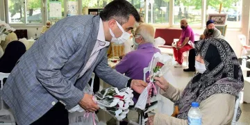 Başkan Yılmaz’dan hastane ve huzurevi bayram ziyareti