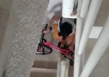 Bursa’da apartmana giren kadını saniye saniye kaydetti