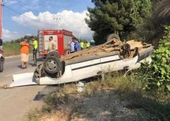 Bursa’da tekerleği kopan araç takla attı