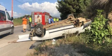 Bursa’da tekerleği kopan araç takla attı