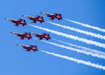 Türk Yıldızları’ndan Bursa’da nefes kesen gösteri