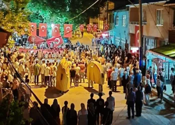 Bursa Mustafakemalpaşa’da deve şenliği