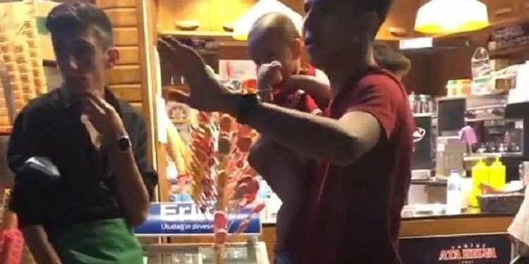 Bursa’da tarihi çarşıda bebek alarmı! Ailesi unutup gitti