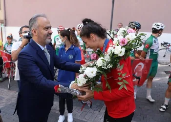 Olimpiyatlarda tarih yazan İlgün’e coşkulu karşılama