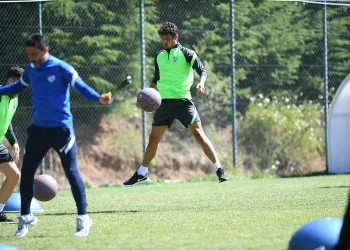Bursaspor, günün ilk çalışmasını gerçekleştirdi