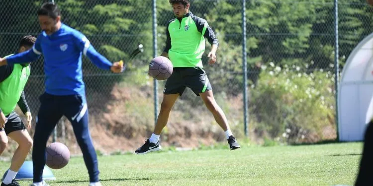 Bursaspor, günün ilk çalışmasını gerçekleştirdi