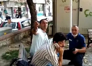Bursa’da yaktığı evini bankta oturup izledi