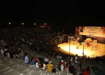 İnegöllü minikler oyuncak hikayesi ile eğlendi
