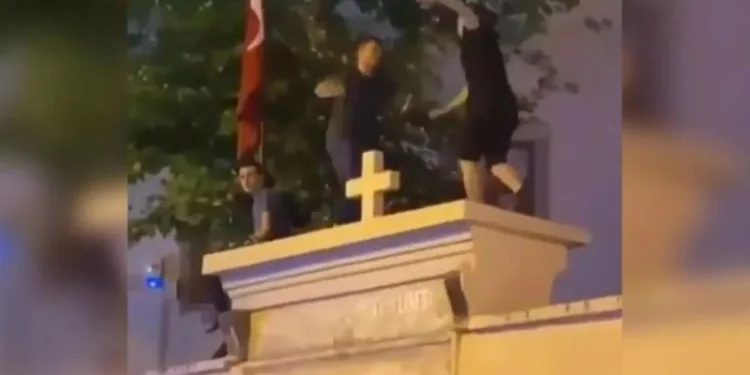 Kilisede tepki çeken görüntülere gözaltı