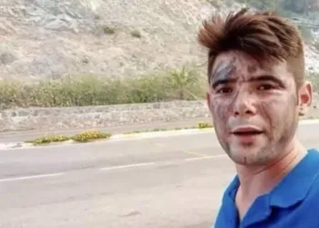 Kahreden ölüm! Su taşırken alevlerin arasında kaldı