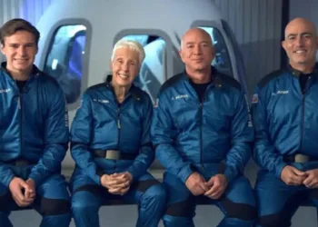 Dünyanın en zengin insanı Jeff Bezos uzaya gidiyor