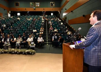 Dündar: Siyaset üstü yoktur, şehrin siyaseti vardır