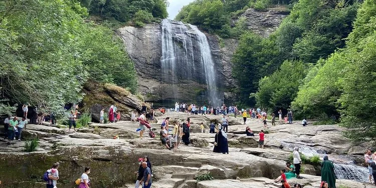 Suuçtu Şelalesi bayramda ziyaretçi akınına uğradı