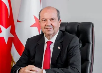 Kıbrıslı Rumlardan Ersin Tatar’a karşı ‘mavi tik’ kampanyası