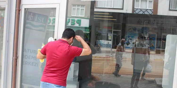 Fatura ödeme merkezinde yüzlerce kişi dolandırıldı