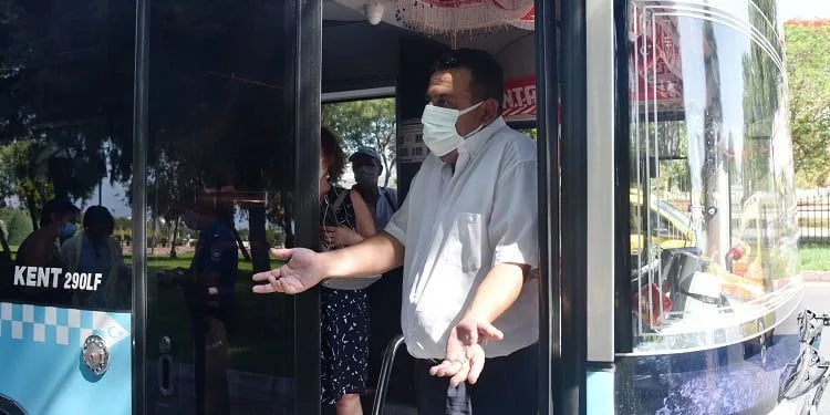 HES kodu olmayan turistleri otobüsten indirdi