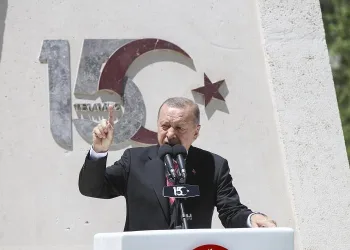 İlk bombanın düştüğü alanda yapılan törende konuştu