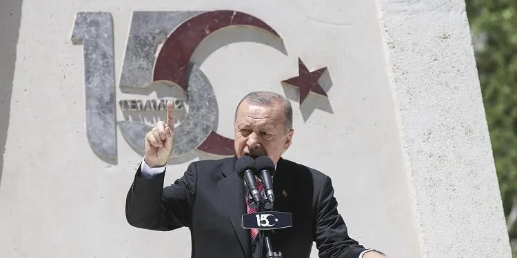 İlk bombanın düştüğü alanda yapılan törende konuştu