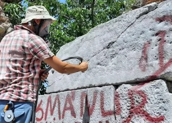 Bursa’da tarihi yapılardaki izler siliniyor