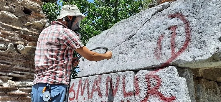 Bursa’da tarihi yapılardaki izler siliniyor