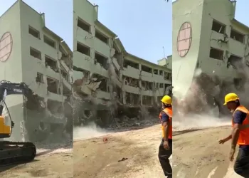 Yarım asırlık doğumevi binası böyle yıkıldı