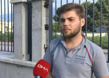 Bursa’da ATM’de bulduğu yüklü miktardaki parayı teslim etti
