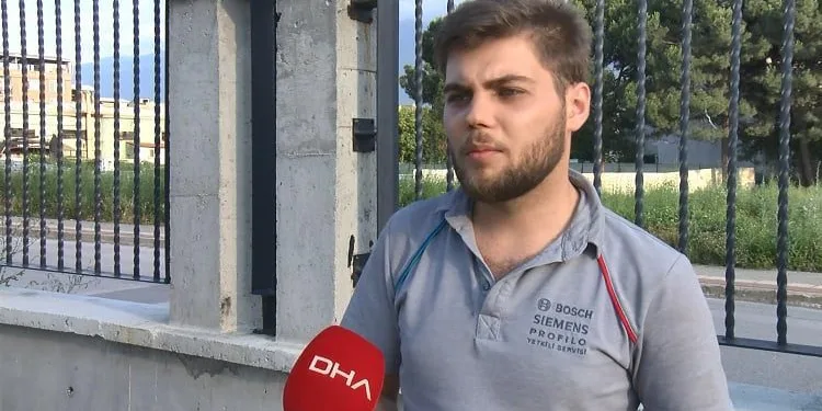 Bursa’da ATM’de bulduğu yüklü miktardaki parayı teslim etti