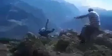 70 metrelik uçurumdan düştü