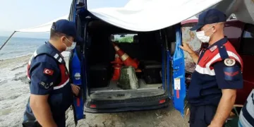 İznik Gölü’nde buldu jandarmaya haber verdi