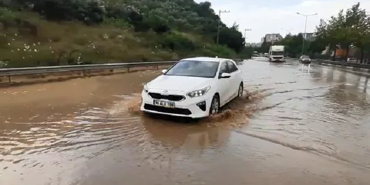 Bursa-Yalova yolunda sürücülerin zor anları