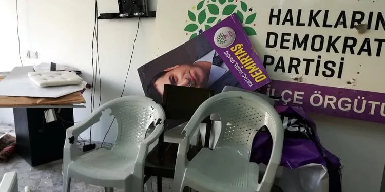 Marmaris’te HDP ilçe binasına silahlı saldırı