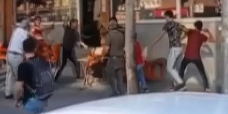 Bursa’da sandalye ve sopalar havada uçuştu