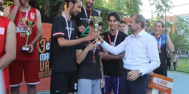 Bursa Gürsu’da sokak basketbolu turnuvası