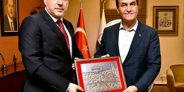 Başkan Dündar’a kardeş ziyareti