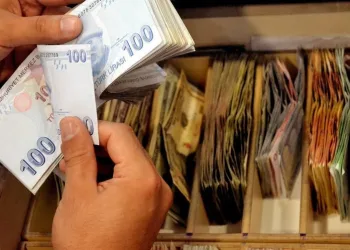 Emekli ve bayram ikramiyesi ödeme tarihleri belli oldu