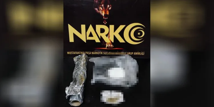 Bursa’da çarparak durdurulan araçtan uyuşturucu çıktı