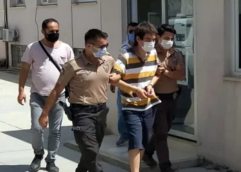 ‘Sigara içme’ diyen annesini öldürdü