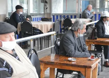 2 doz aşı olmayan kahvehaneye alınmayacak