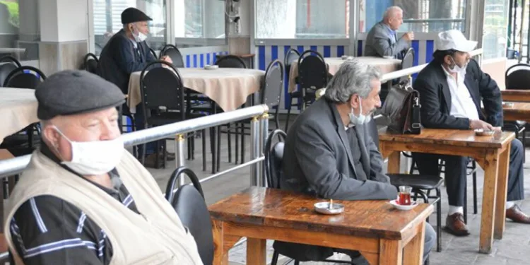 2 doz aşı olmayan kahvehaneye alınmayacak