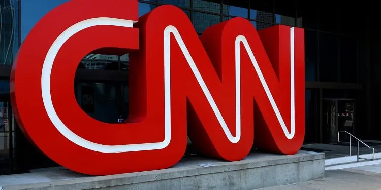CNN, aşısı olmayan 3 çalışanını işten çıkardı