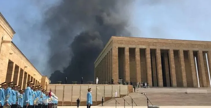 Korkutan yangında dumanlar Anıtkabir’e ulaştı