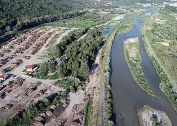 Dere kenarlarındaki orman depoları endişe yaratıyor
