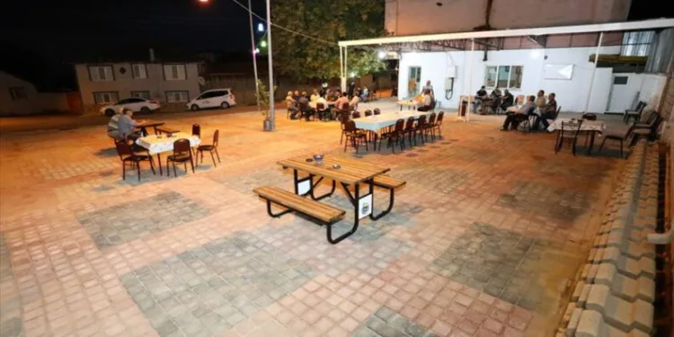 Bursa İnegöl’de Dipsizgöl Mahallesi yeni meydanına kavuştu
