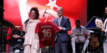 İnegöl’de zafer coşkusu Işın Karaca ile yaşandı