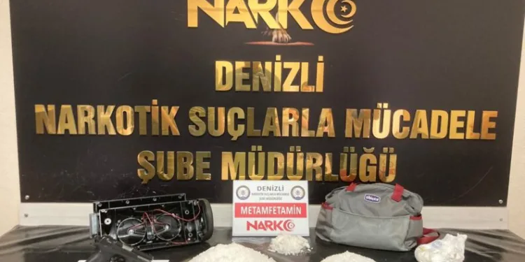 24 Bi̇n Ki̇şi̇yi̇ Zehi̇rleyecek 2,5 Ki̇lo Uyuşturucu Hoparlör Ve Bebek Bezi̇nden Çıktı