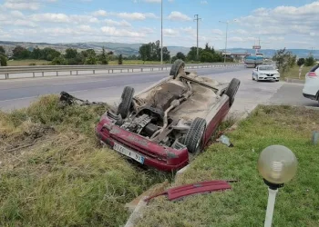 Bursa’da kontrolden çıkan araç takla attı
